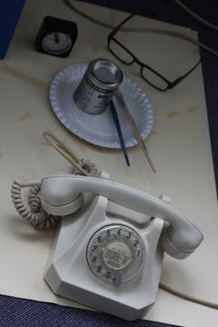 Installation mit Telefon. (Bild: Reto Voneschen - 18. Juni 2016)