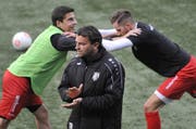 Heris Stefanachi motiviert bald die Spieler des SC Brühl. (Bild: Urs Nobel)