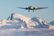 Undatierte Aufnahme eines JU-52-Flugzeugs der JU-AIR in der Luft. Eine JU-52 der JU-AIR ist am vergangenen Samstagnachmittag beim Piz Segnas oberhalb von Flims abgestürzt. (Bild: PD)
