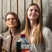 Das neue Vorstandsmitglied Natascha Wetter (rechts) und ihre Mutter, die 2018 neu gewählte Kantonsrichterin Claudia Wetter. (Bild: Sascha Erni)