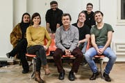 Das aktuelle «Saiten»-Kollektiv hat am Wochenende Grund zum Feiern. (Bild: PD/Tine Edel)