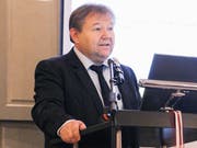Peter Stern führt durch die Gemeindeversammlung in Birwinken. (Bild: Hannelore Bruderer)