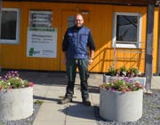 Seit vielen Jahren verkaufen Andreas und Bettina Giger aus Sevelen ihr Gemüse im eigenen Hofladen. Das Provisorium wird in Kürze durch einen Neubau ersetzt. (Bild: Jessica Nigg)