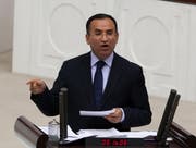 Vizepremier Bekir Bozdag forderte die deutsche Regierung kürzlich dazu auf, zu untersuchen, ob, und wenn ja, wo sich Adil Öksüz auf Bundesgebiet aufhalten könnte. (Burhan Ozbilici/AP; Ankara, 19. März 2014)