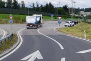 Die Unfallstelle im Kreisel Lindencham. (Bild: Zuger Polizei)