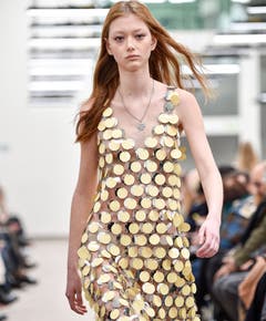 Paco Rabannes Kettenkleid mit Mettallplättchen.
