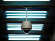 Die Zuger Polizei darf laut Verwaltungsgerichtsurteil das Zuger Stadtgebiet mittels Videokameras überwachen. (Symbolbild: Pius Amrein)