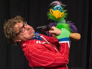 Günter Fortmeier ist Bauchredner, Schattenspieler und Moderator - und am Samstag im Theater 111 zu sehen. (Bild: PD)