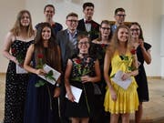 Die Schülerinnen und Schüler mit den besten Maturitätsprüfungen in der evangelischen Kirche Wattwil. (Bild: Michael Hehli)