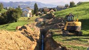 Blick vom Reservoir Chrobüel Richtung Eichbüel, Bazenheid. Das Gussrohr hat einen Durchmesser von 250 Millimeter. Die Leitungserneuerung hat die Wasserversorgung im vergangenen Jahr ausgeführt. (Bild: Beat Lanzendorfer)