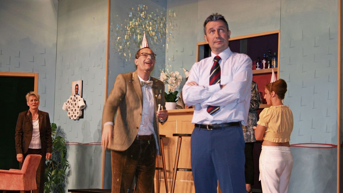 Theater Büren: Wie sich Herr Klotz in Büren kurios verwandelt
