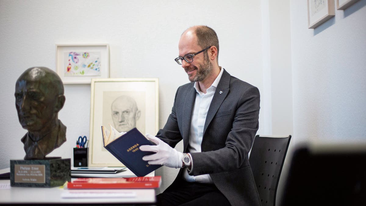 Zuger Staatsarchiv zeigt Philipp Etter aus einer neuen ...