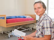 Eine Ärztin mit einer Mission: Erika Preisig in ihrem Sterbezimmer. (Bild: Kenneth Nars (Liestal, 31. August 2016).