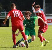 Der Buchser 1:0-Torschütze Brian Allen findet nur wenig Raum vor, um den nächsten Angriff zu lancieren. (Bild: Robert Kucera)