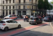 Grosser Stau wegen eines Unfalls auf der Zentralstrasse in Luzern. (Bild Lucien Rahm, 18. Mai 2018)