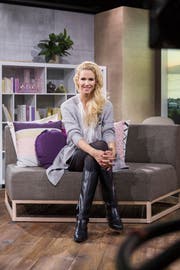 Als Moderatorin von Fussballspielen stiess Claudia Lässer in eine Männerdomäne. vor. (Bild:Mareycke Frehner)
