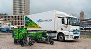 Seit dem Sommer liefern die Camion Transport AG und «Die Fliege» in St. Gallen Waren per Elektrolastwagen, Elektroroller oder Cargobike aus. (Bild: PD)