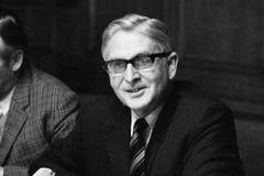 Auch der Zürcher FDP-Mann Ernst Brugger (1914-1998) gilt als halber Zentralschweizer Bundesrat. Dies deshalb, weil seine Mutter eine Flüelerin war und er sich für die Anliegen der Berglandwirtschaft stark machte. 1978, dem Jahr seines Rücktritts aus dem Bundesrat, in den er 1969 gewählt wurde, erhielt Brugger das Urner Ehrenbürgerrecht. (Bild: Keystone)