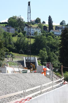 Die Überquerung der Rosenbergstrasse kurz vor dem Nordportal des Tunnels...