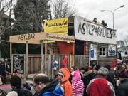 Der Wagen «Asylparadies Schweiz» beim Aadorfer Fasnachtsumzug 2018. (Bild: Andri Rostetter)