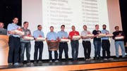 Zahlreiche Aadorfer Feuerwehrleute werden geehrt.