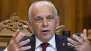 Das Dilemma: Die Einführung des OECD-Vorschlags kostet die Schweiz wohl Milliarden. Allerdings: Verweigert sich die Schweiz dem Vorschlag, dann kommt sie wieder auf die Schwarze oder Graue Liste – auch das wird teuer. (Bild: KEY)