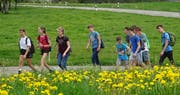 Die Schülerinnen und Schüler auf ihrer Trainingswanderung an den Untersee an einem freien Mittwochnachmittag. (Bild: PD/Urs Keller)