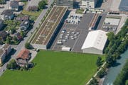 Südlich des Kasernenareals soll der Neubau realisiert werden (jetzt noch Grünfläche). (Bild: PD)