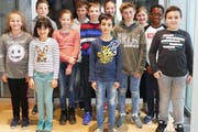 Die zwölf Einzelsiegerinnen und Einzelsieger im Raiffeisen-Jugendwettbewerb aus der Stadt St.Gallen. (Bild: PD)