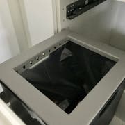 Ein brennender Abfalleimer verursachte am Samstag einen Wohnungsbrand.