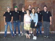 Der aktuelle Vorstand des HCD-Fanclubs Uri mit der neuen Beisitzerin Barbara Baumann (vorne links) und der abtretenden Vize-Präsidentin Melanie Arnold. (Bild: Raphael Imholz)