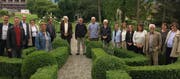 Bildungsdirektor Christian Schäli (ganz links) mit den von ihm verabschiedeten Lehrpersonen. (Bild: PD)