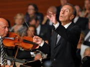 Claudio Abbado dirigiert das Mahler Chamber Orchestra. Bild: Peter Fischli/Lucerne Festival (KKL Luzern, 15. August 2010)
