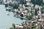 Ein Dampfschiff legt in Weggis an. (Bild: Pius Amrein, 20. Juli 2014)