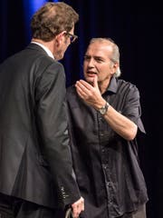 Thomas Götz bindet Jakob Stark in sein Programm ein. (Bild: Reto Martin)