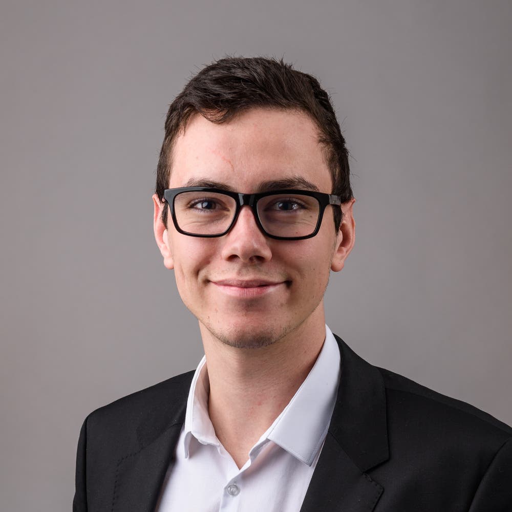 Jens Huwiler, Feusisberg, Maschinenbaustudent, 1998. Motivation: «Die EU versucht, die Schweiz zu unterdrücken und in ihre Fänge zu bekommen. Die Schweiz muss ihre Tradition der Unabhängigkeit bewahren.»