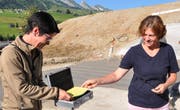 Die Lehrpersonen übergaben der Schulratspräsidentin Rita Elmer die Briefe der Schulkinder. (Bilder: Sabine Schmid)