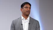 Vas Narasimhan, CEO von Novartis hat im Herbst den empfindlichen Stellenabbau angekündigt. (Bild: Patrick Straub/Keystone)