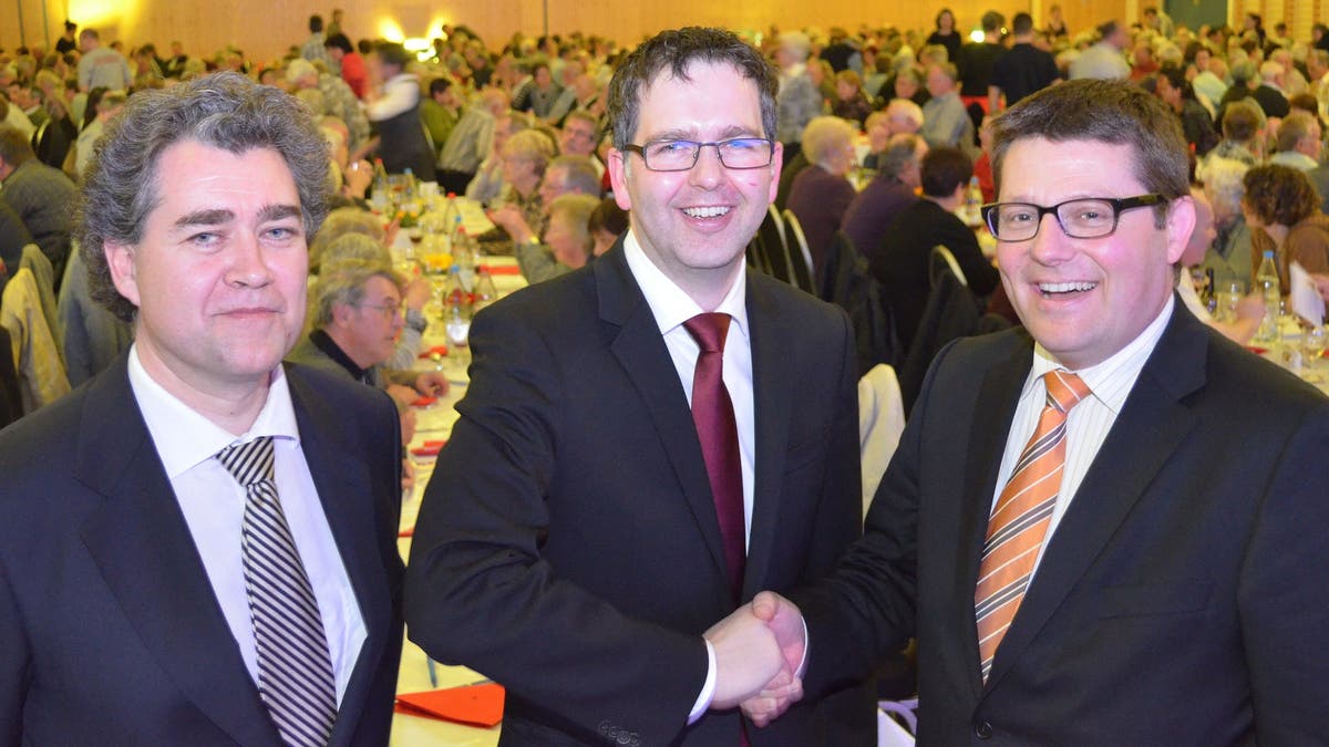 Erlinsbach: Von einer Raiffeisen-GV mit feurigem Spektakel ...