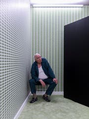 Paul Grüninger (Rolf Mautz) wartet in «Diorama Bregenz :: Der letzte Mensch» auf Anerkennung. (Bild: Heinz Holzmann)