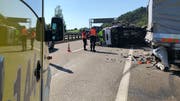 Blick auf die Unfallstelle vom Mittwoch auf der Autobahn zwischen Winkeln und Gossau. (Bild: Kantonspolizei St.Gallen - 10. Juli 2019)