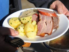 Das ‹Ordinäri› besteht aus Suppe, viel Fleisch, Sauerkraut und Kartoffeln. (Bild: Urs Hanhart, 7. November 2018)