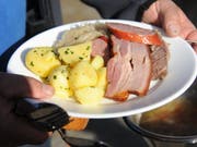 Das «Ordinäri» besteht aus Suppe, viel Fleisch, Sauerkraut und Kartoffeln. (Bild: Urs Hanhart, 7. November 2018)