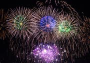 Für das Abbrennen von Feuerwerk gibt es zwei Kurse: einen für Amateure und einen für Profis. Der eine dauert einen Tag und kostet 500 Franken, der andere eine Woche und kostet 5000 Franken. (Bild: Andrea Stalder)