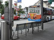 Auf dieser Bank an der Bushaltestelle an der Stossstrasse in Altstätten nächtigte ein 40-Jähriger für mehrere Tage. (Bild: Andrea C. Plüss)