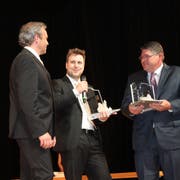 Der «Calvin Grieder Award» ging in diesem Jahr an Mike Taylor (rechts) und Marc Hanselmann (Mitte).