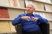 Alt-Gemeindeammann Dieter Meile spricht im Eventraum eiszueis anlässlich der Veranstaltungsreihe «Lebensgeschichten». (Bild: PD)
