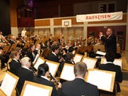 Dirigent Beat Blättler leitet das Korps schon seit 38 Jahren.