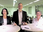 Eva Dal Dosso, Moderator Patrick Eich und Brigitta Engeli nach dem Wahlpodium. (Bild: Urs Brüschweiler)