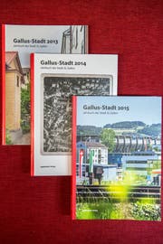 Der misslungene Relaunch: Nach den Bänden 2013, 2014 und 2015 wurde die neue "Gallus-Stadt" wieder eingestellt. Heute erscheint die "Gallus-Stadt" einmal im Jahr in Magazinform als Beilage zum "St.Galler Tagblatt". (Bild: Urs Bucher)